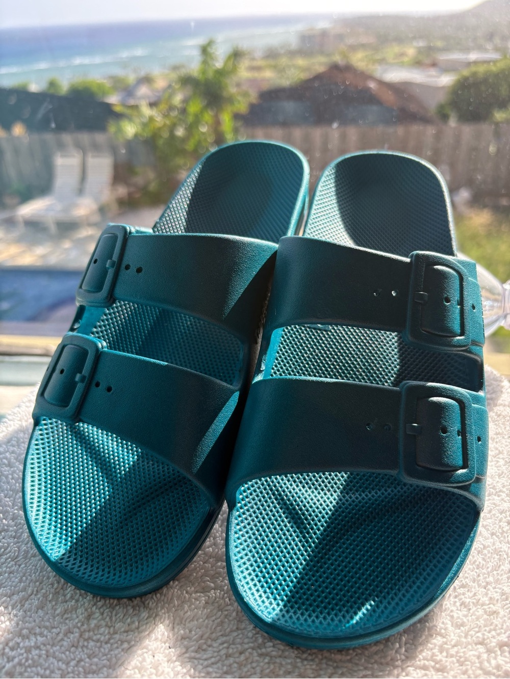 Freedom Moses Unisex Teal Dual-Buckle Slide rubber Sandals, 8.5, NWOT